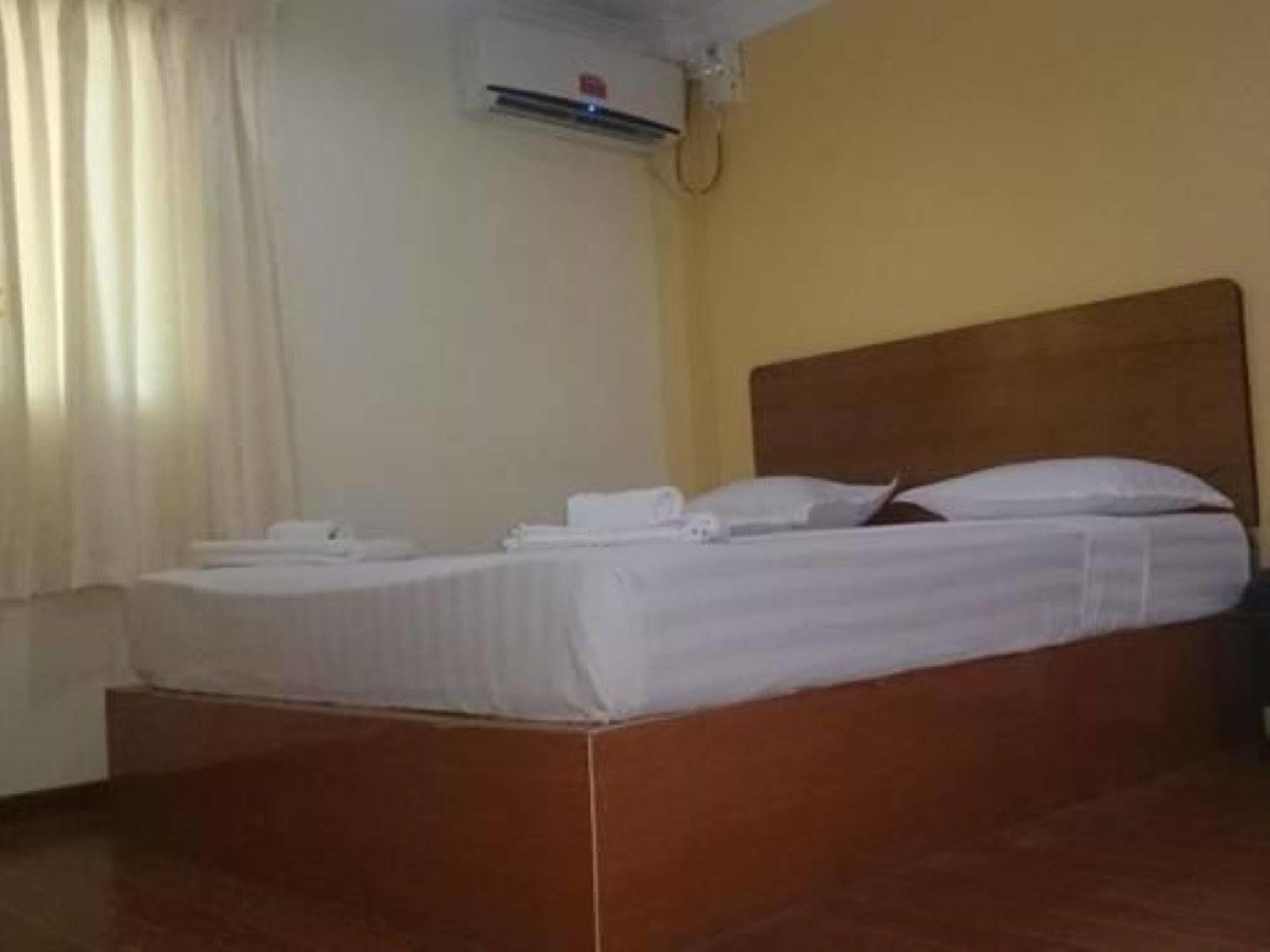 Silver Moon Hotel Yangon Exteriör bild