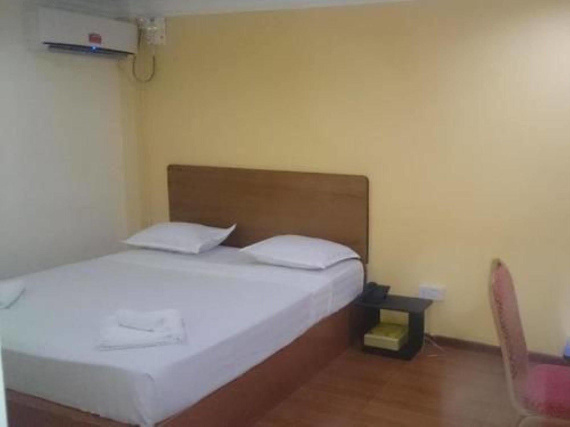 Silver Moon Hotel Yangon Exteriör bild