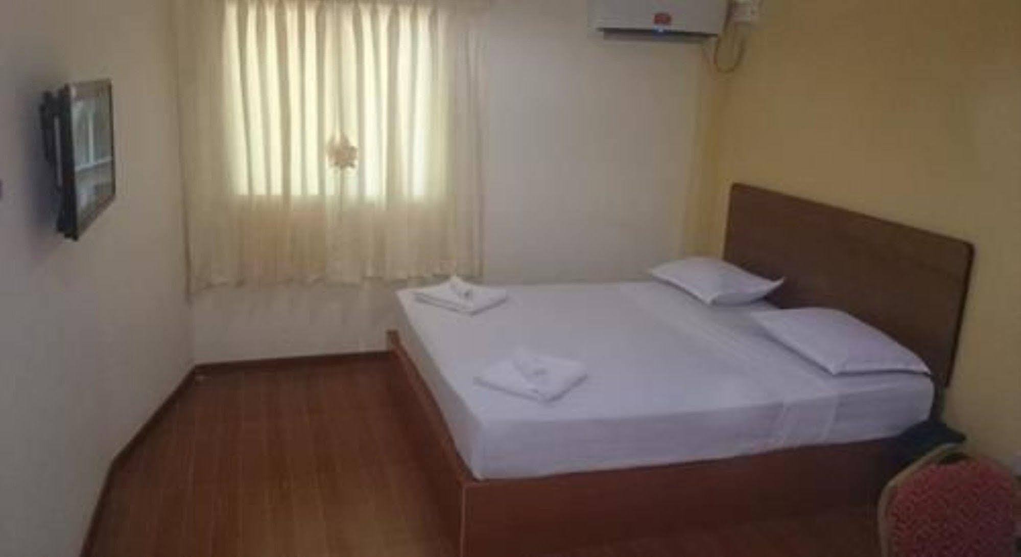 Silver Moon Hotel Yangon Exteriör bild